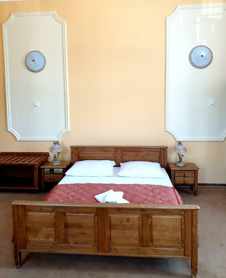 Hotel Palacyk เลกนิตซา ภายนอก รูปภาพ